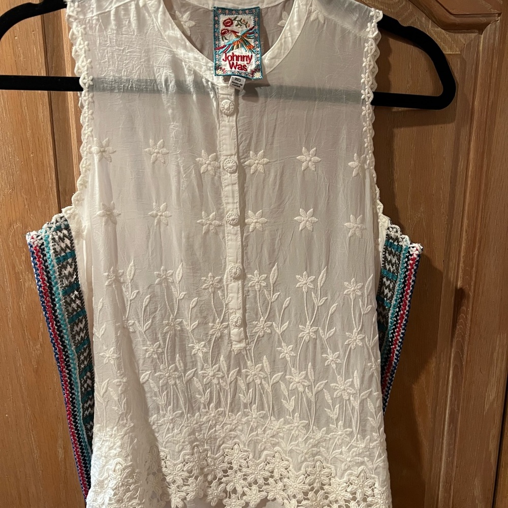 Johnny Was XXS Top. Beautiful cupra rayon embroidery and lace.
